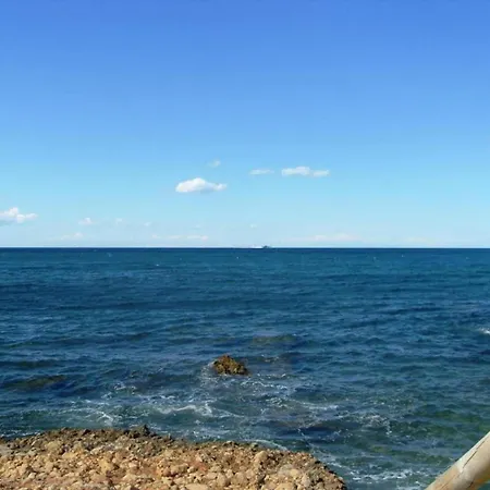 Coastal Comfort With Pool, Cleaning Included Сasa de vacaciones *