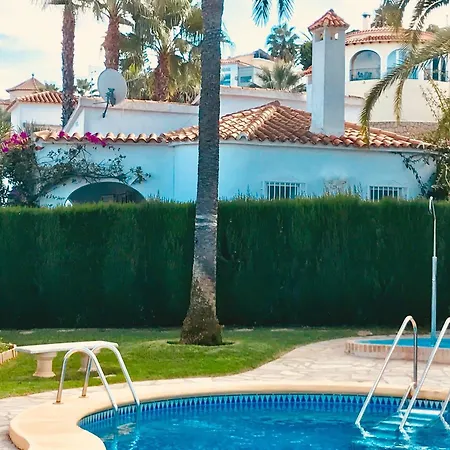 Coastal Comfort With Pool, Cleaning Included Сasa de vacaciones