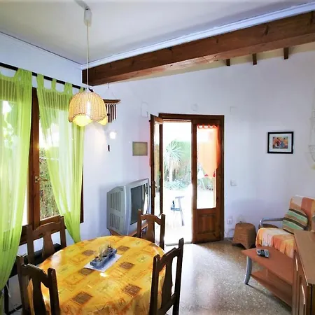 Coastal Comfort With Pool, Cleaning Included Сasa de vacaciones